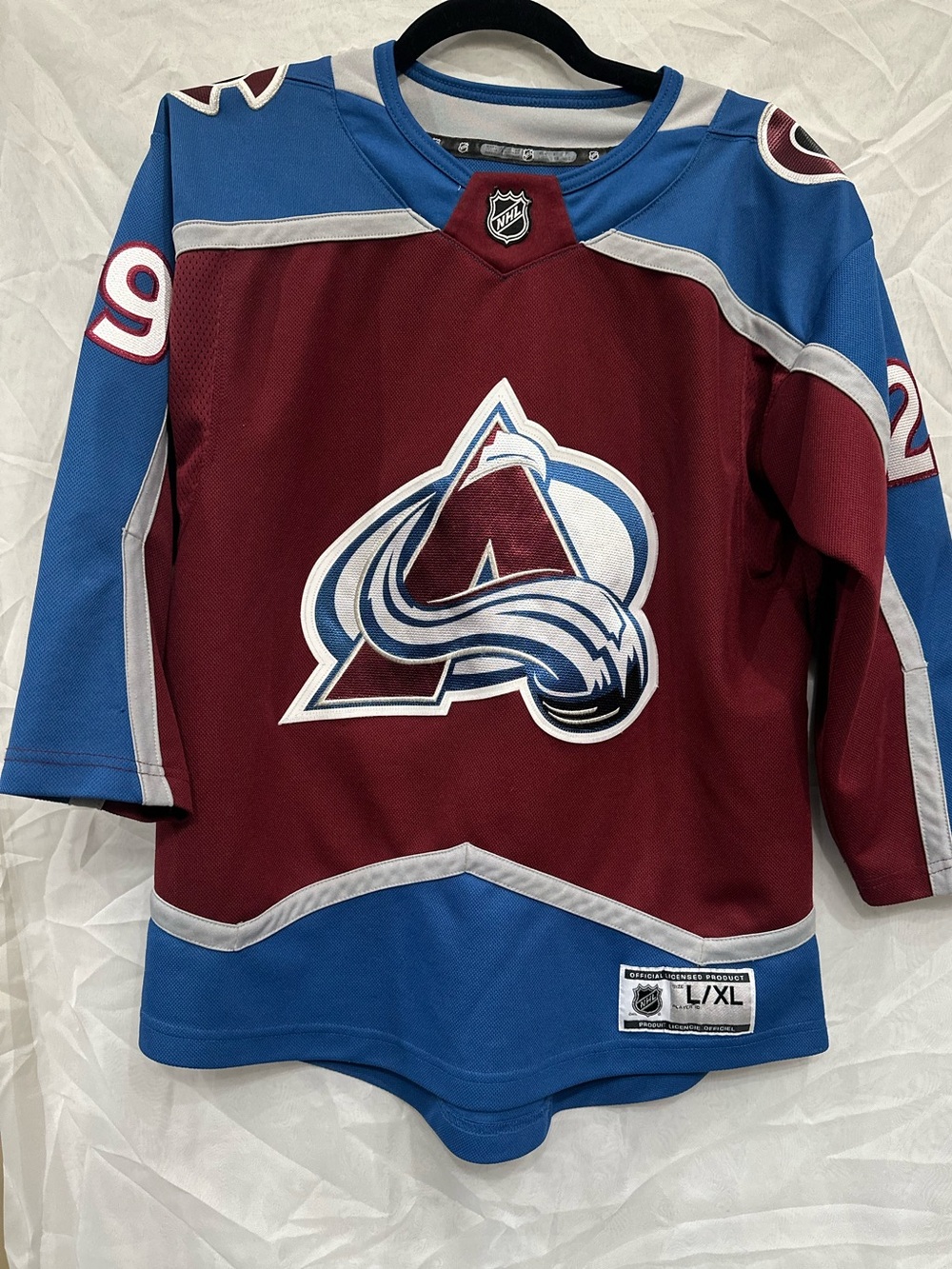 NHL Colorado Avalanche Nathan MacKinnon Youth L/XL Jersey